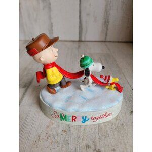 Hallmark so merry together Charlie Brown‎ Snoopy Xmas figure decor